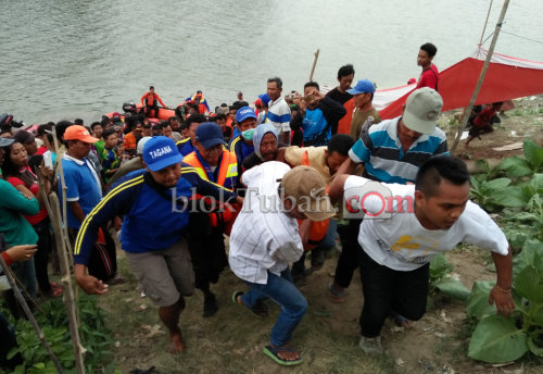 Istri Hamil 7 Bulan, Sambut Jasad Korban Tenggelam